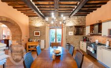 Colonica con piscina e giardino