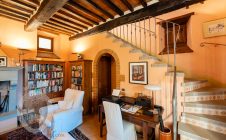 Colonica con piscina e giardino