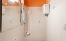 Colonica con piscina e giardino