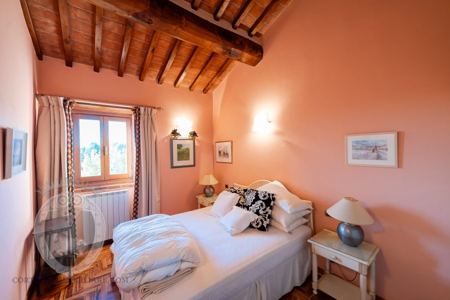 Colonica con piscina e giardino