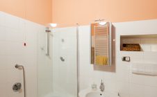 Colonica con piscina e giardino