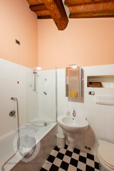 Colonica con piscina e giardino