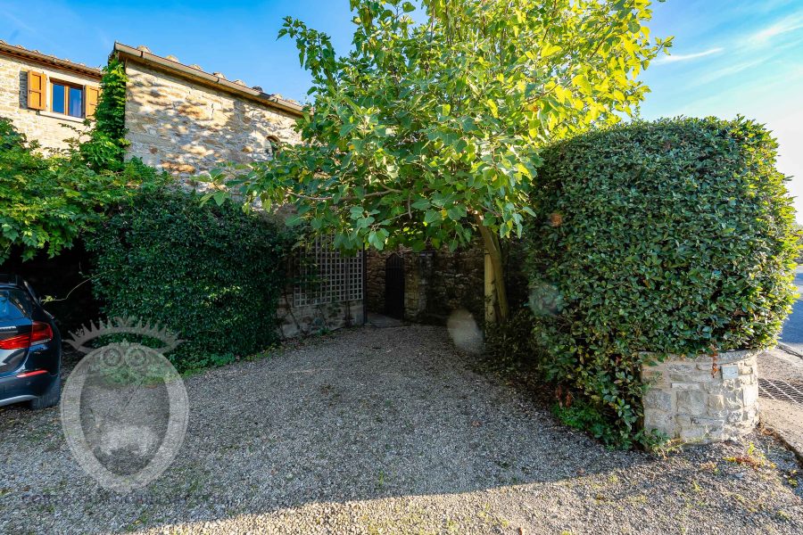 Colonica con piscina e giardino