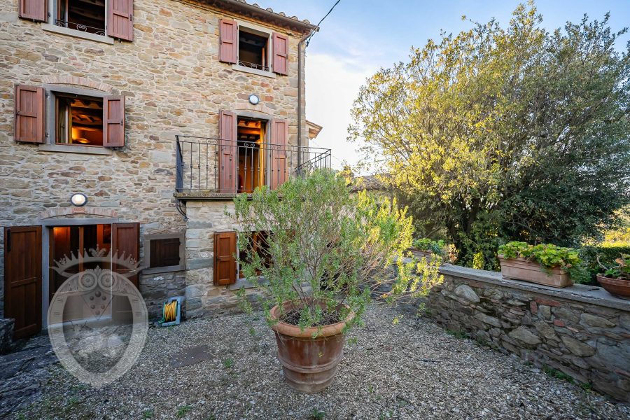 Detached terraced house with garden
