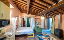 Detached terraced house with garden