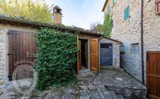 Detached terraced house with garden