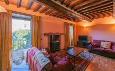 Detached terraced house with garden