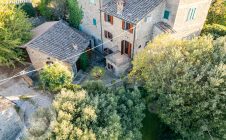 Detached terraced house with garden