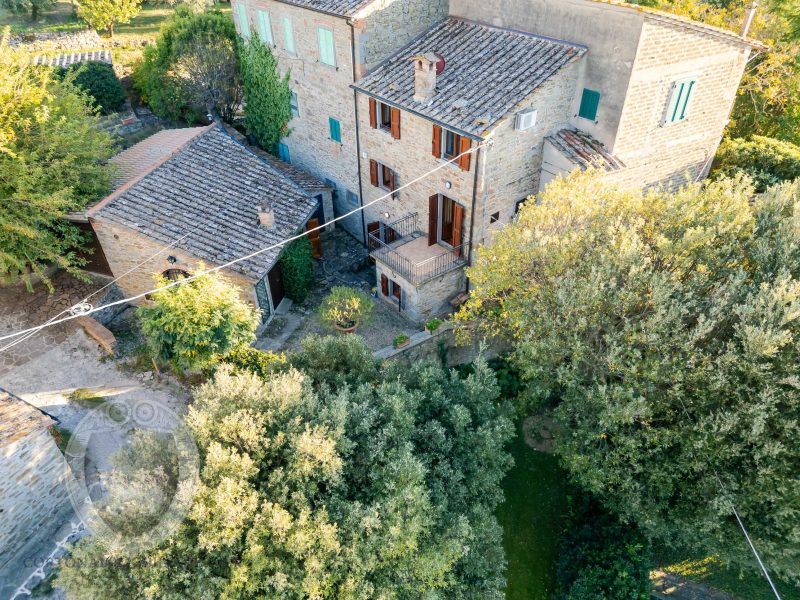 Detached terraced house with garden