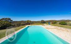 Casale con vista e piscina