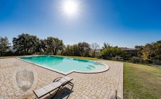 Casale con vista e piscina