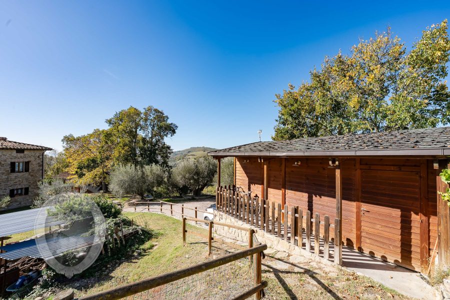 Casale con vista e piscina