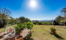 Casale con vista e piscina