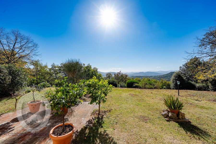 Casale con vista e piscina