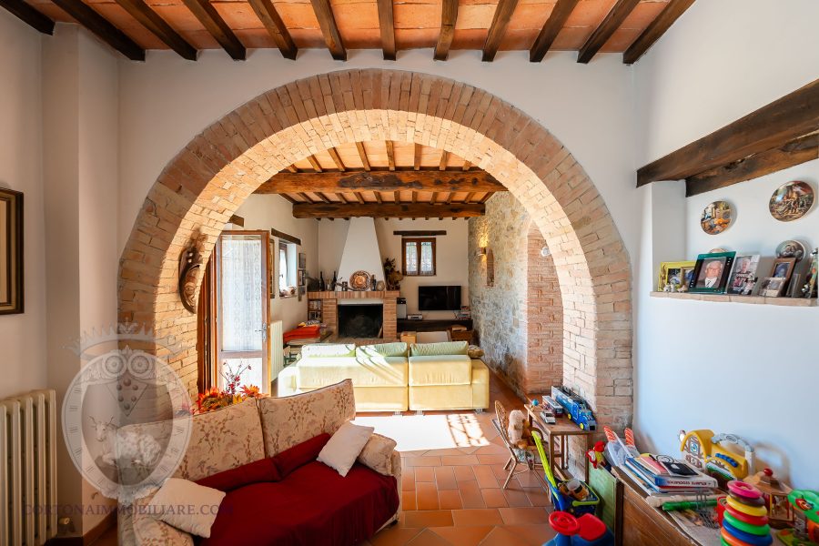 Casale con vista e piscina