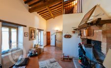 Casale con vista e piscina