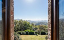 Casale con vista e piscina