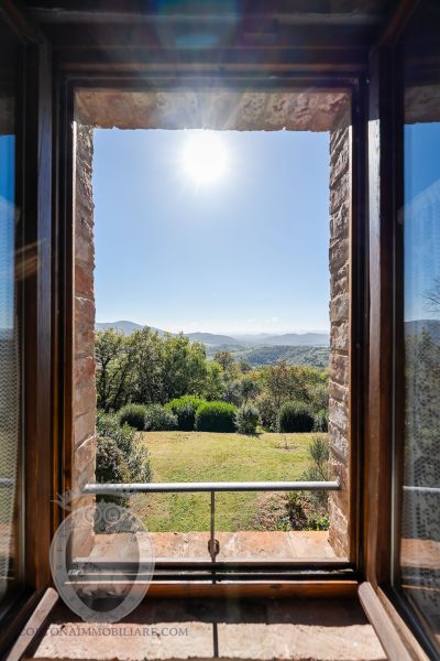 Casale con vista e piscina