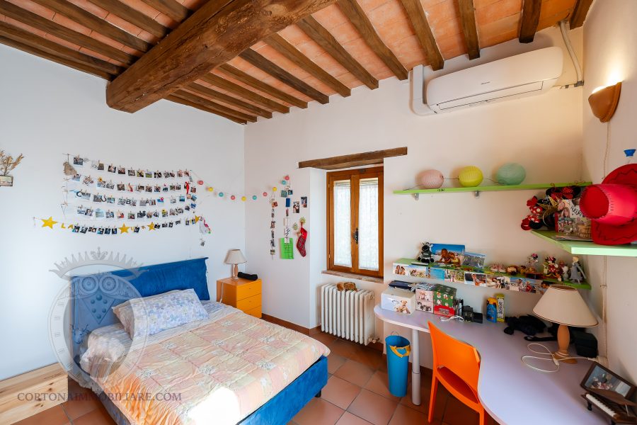 Casale con vista e piscina