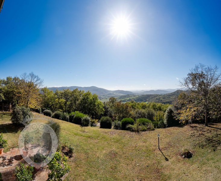 Casale con vista e piscina