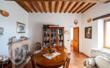 Casale con vista e piscina