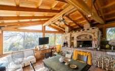 Casale con vista e piscina