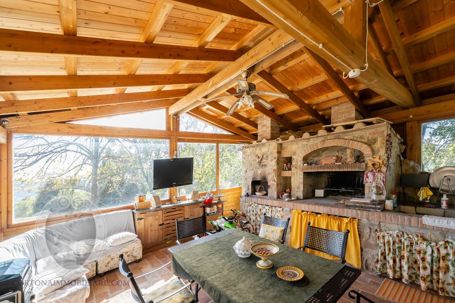 Casale con vista e piscina