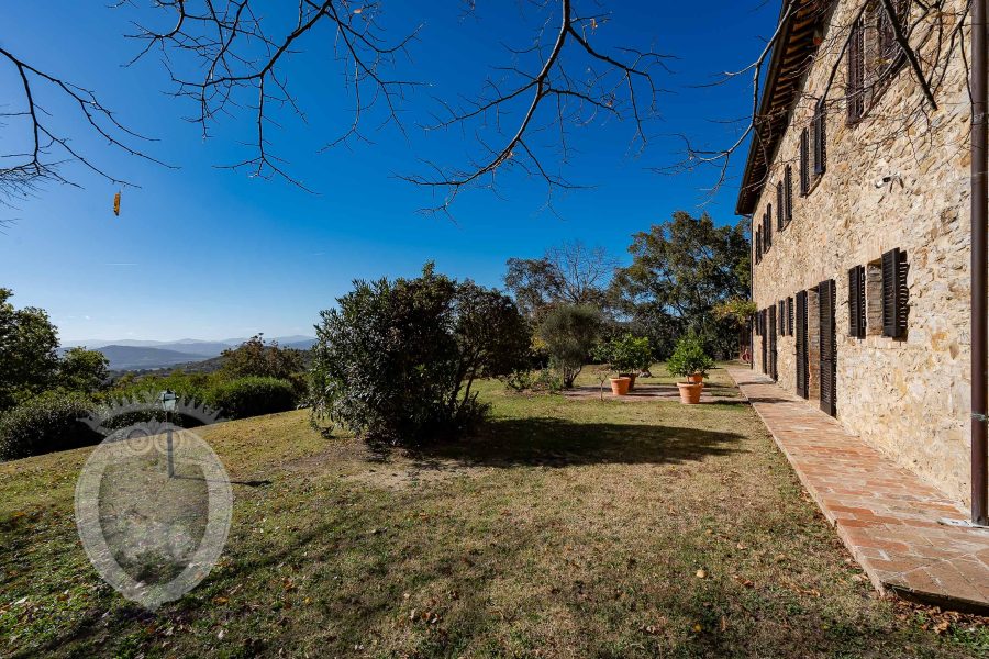 Casale con vista e piscina