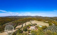 Casale con vista e piscina