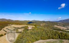 Casale con vista e piscina