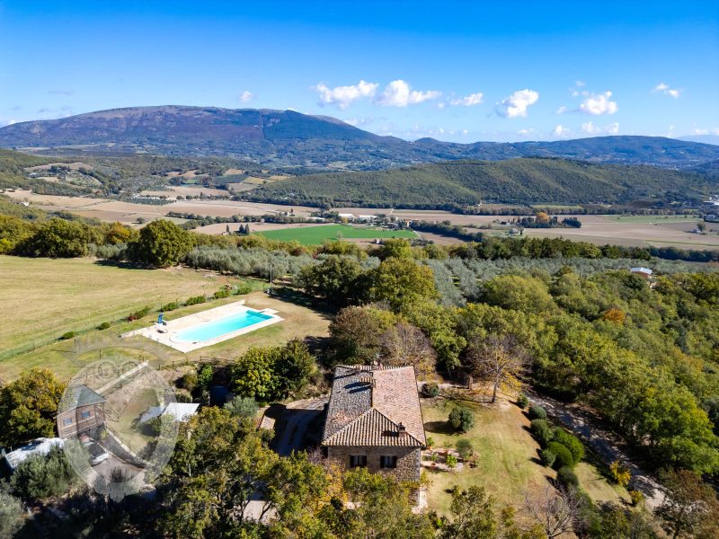 Casale con vista e piscina