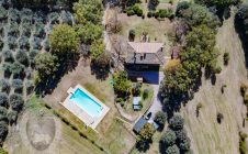 Casale con vista e piscina