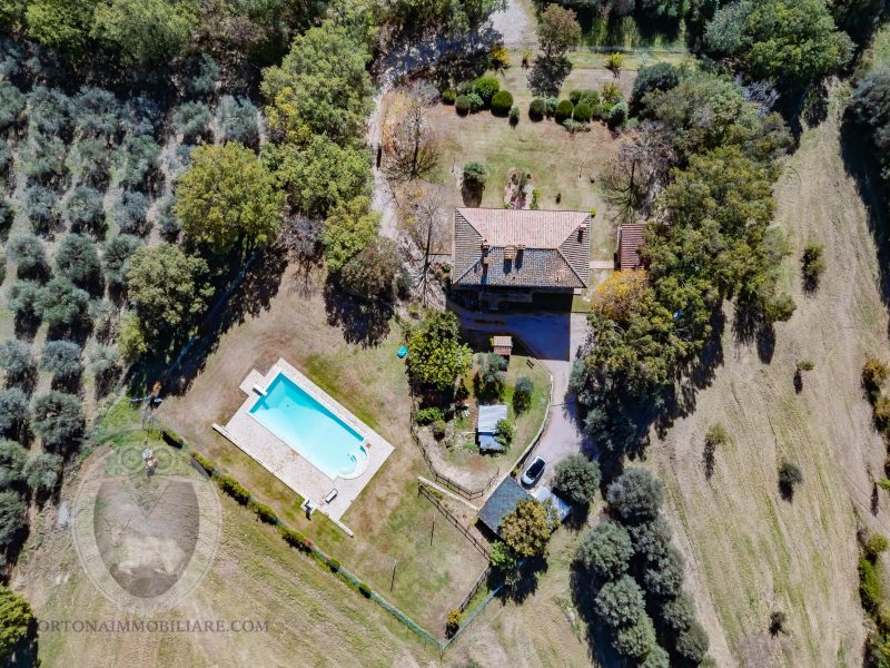 Casale con vista e piscina