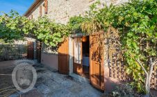 Farmhouse with garden and swimming pool