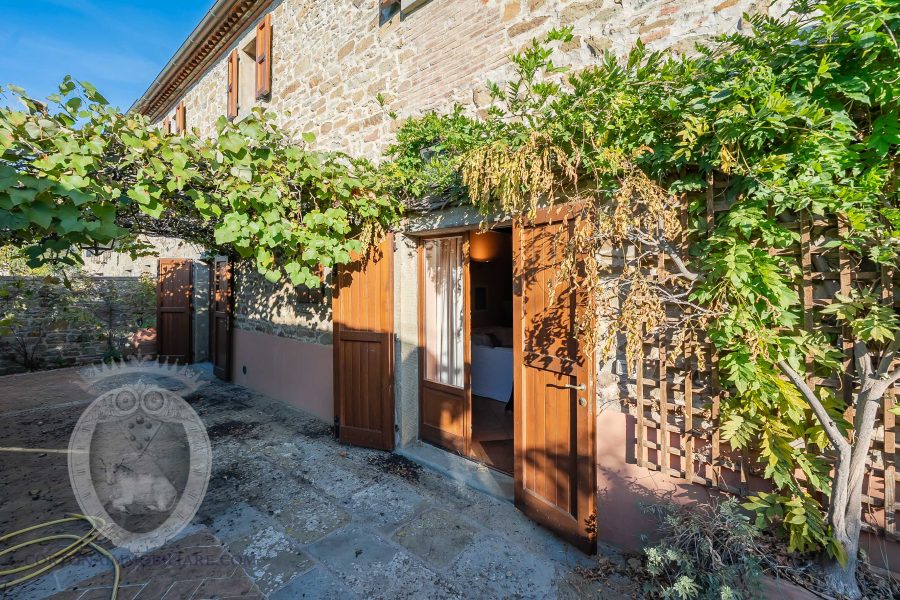 Farmhouse with garden and swimming pool