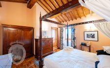 Farmhouse with garden and swimming pool