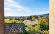 Colonica con giardino piscina e annessi