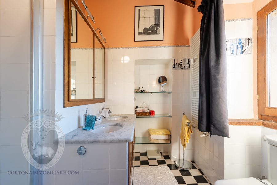 Farmhouse with garden and swimming pool