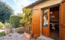 Farmhouse with garden and swimming pool