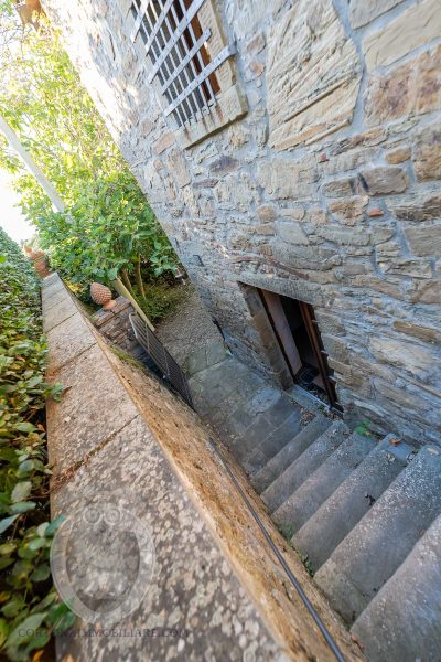 Farmhouse with garden and swimming pool