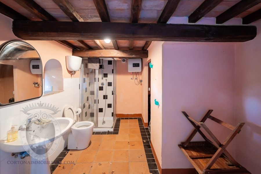 Farmhouse with garden and swimming pool