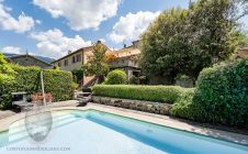 Farmhouse with garden and swimming pool