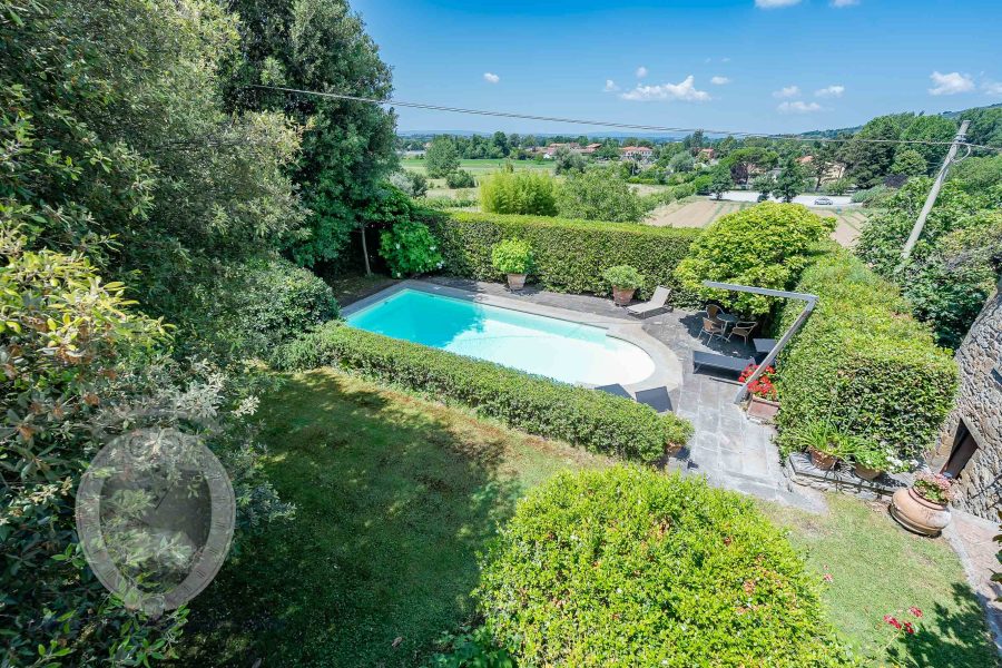Farmhouse with garden and swimming pool