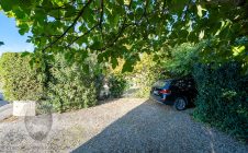 Colonica con giardino piscina e annessi