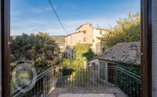 Colonica con giardino piscina e annessi