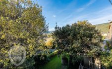 Colonica con giardino piscina e annessi