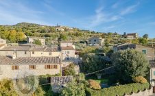 Farmhouse with garden and swimming pool