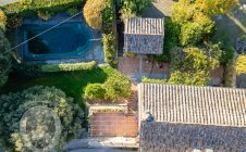 Farmhouse with garden and swimming pool