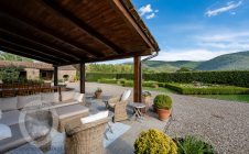 Villa con piscina e giardino