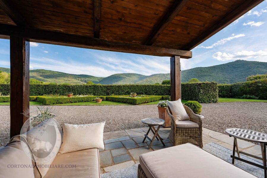 Villa with pool and garden